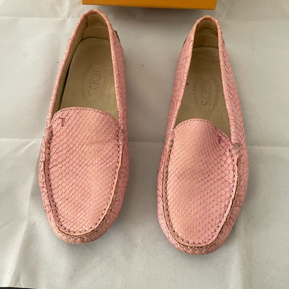 Tod's Driving Loafers Pink Snakeskin Luxury Shoes. Scuffed toes easy paint fix - Picture 9 of 9